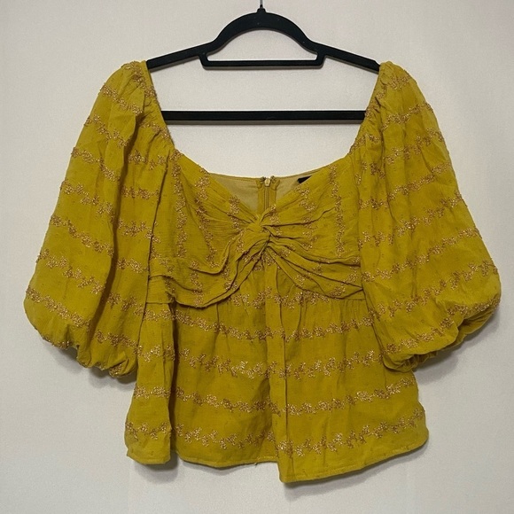 Vici Tops - VICI LIKE NEW mustard yellow & metallic twist front puff sleeve boho blouse M